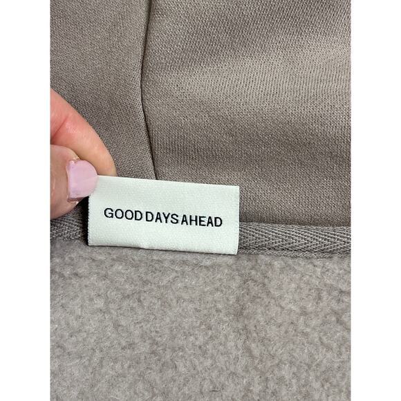 Comfrt Travel Essentials Zip Hoodie in Bark, size small, MSRP $140 - Picture 5 of 16